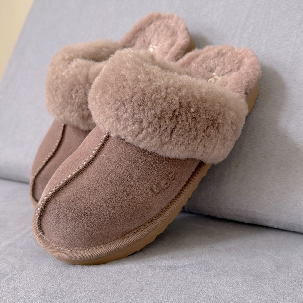 Ugg Cozy 2 scuff slippers Excellent condition !